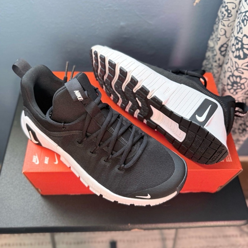 Nike Black and White Women's Sneakers